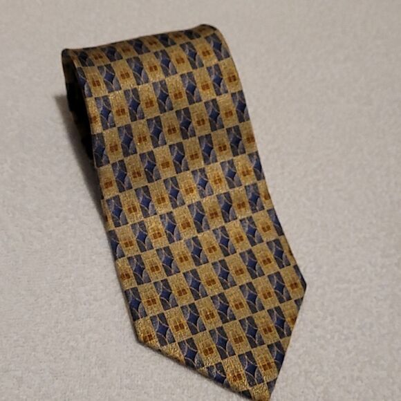 Roundtree & Yorke all silk tie - Picture 1 of 6